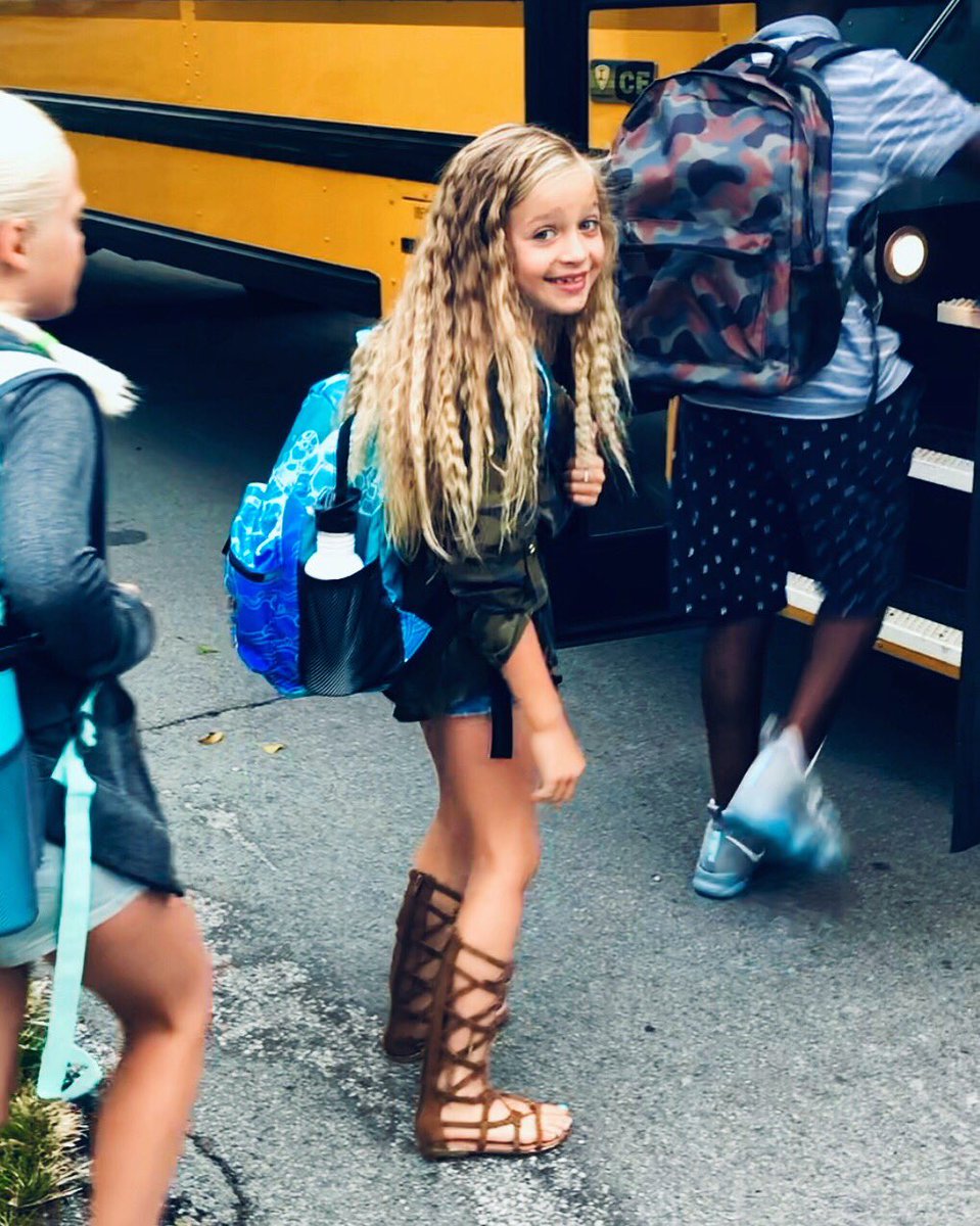 katulec's tweet photo. Off to the 3rd grade she goes!😥 #itsworthit #granbythirdgators https://t.co/z4Ub4q7CZq