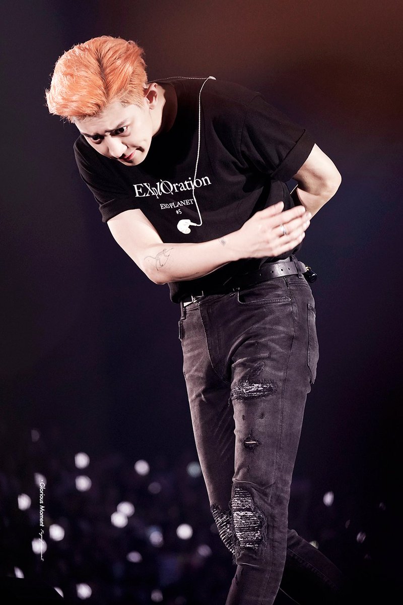 Glorious1127's tweet photo. 190811 EXplOration HK

왕자 저 포즈 진짜 넘 조아 ㅠㅠㅠㅠㅠㅠ 

⁠#찬열 #CHANYEOL⁠ #朴灿烈 #チャニョル #박찬열 ⁠#EXO_SC #EXO⁠ #WhataLife⁠ ⁠@weareoneEXO https://t.co/mK91nbxfA1