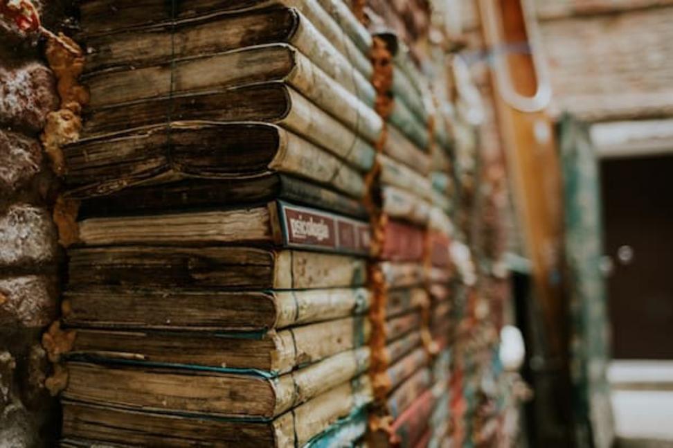 truecontent2's tweet photo. How can you tell the most compelling #brand story?  [guide + examples].  #branding #SMM https://t.co/cDDKJ4ei2x https://t.co/sXYcgUOM02