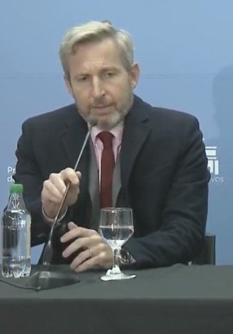 luisbremer's tweet photo. Nadie pensó ninguna medida para @hipotecadosuva La realidad es que las cuotas se verán severamente afectadas y es por eso que después del anuncio de Macri tomado x su círculo MAS intimo, apareció el reclamo de @frigeriorogelio q esta analizando ahora el tema... https://t.co/gWJDpbUBST