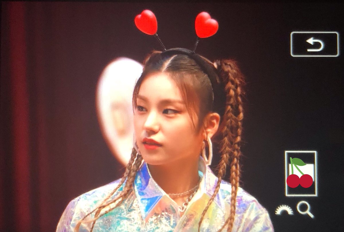 Yeji_Fan's tweet photo. 190814 노량진 팬싸인회 예지 프리뷰

#Yeji #예지 #ITZY
@ITZYofficial https://t.co/ZJrAAvXLds