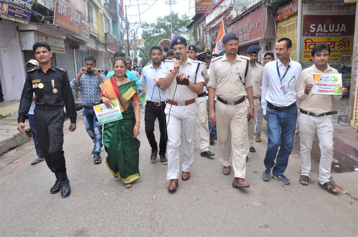 FaceOfFuture1's tweet photo. Glimpse of #Walk4Freedom ,we organize this on every 14th August with Saran police to bring awareness on various social issues with our Indian flag.
After 72nd year of independence, we're still slave of various social evils like dowry system..
@Be_Elixir @ChapraZila @Journokabir https://t.co/yfLUMr3exH