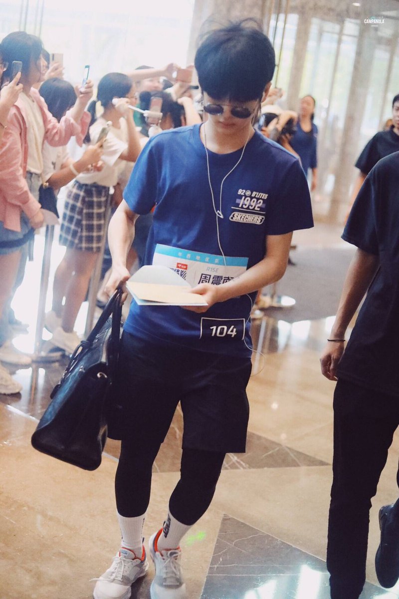 zhouarchives's tweet photo. he looks tired :(( let him rest pls :(( 

cr. Campanula0621_周震南

#zhouzhennan #zhennan #周震南 #南南 https://t.co/ar2R7dg27V