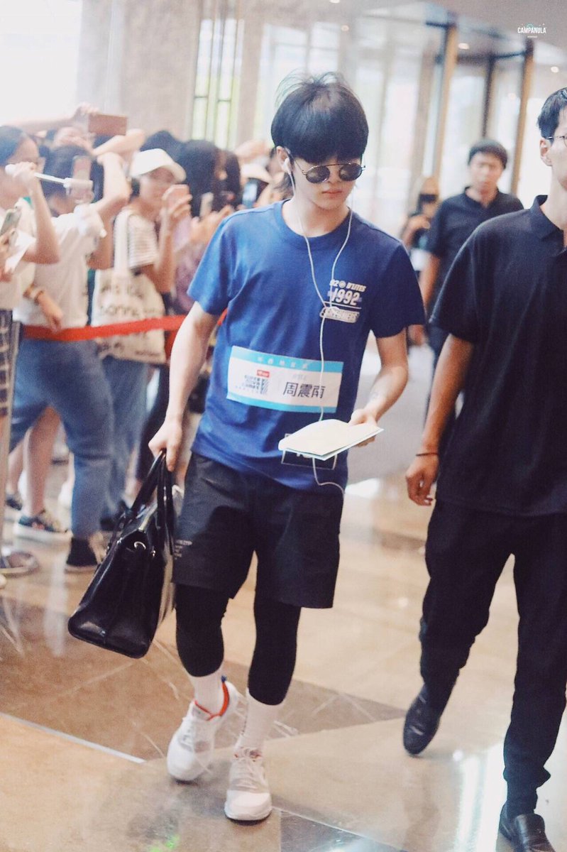 zhouarchives's tweet photo. he looks tired :(( let him rest pls :(( 

cr. Campanula0621_周震南

#zhouzhennan #zhennan #周震南 #南南 https://t.co/ar2R7dg27V