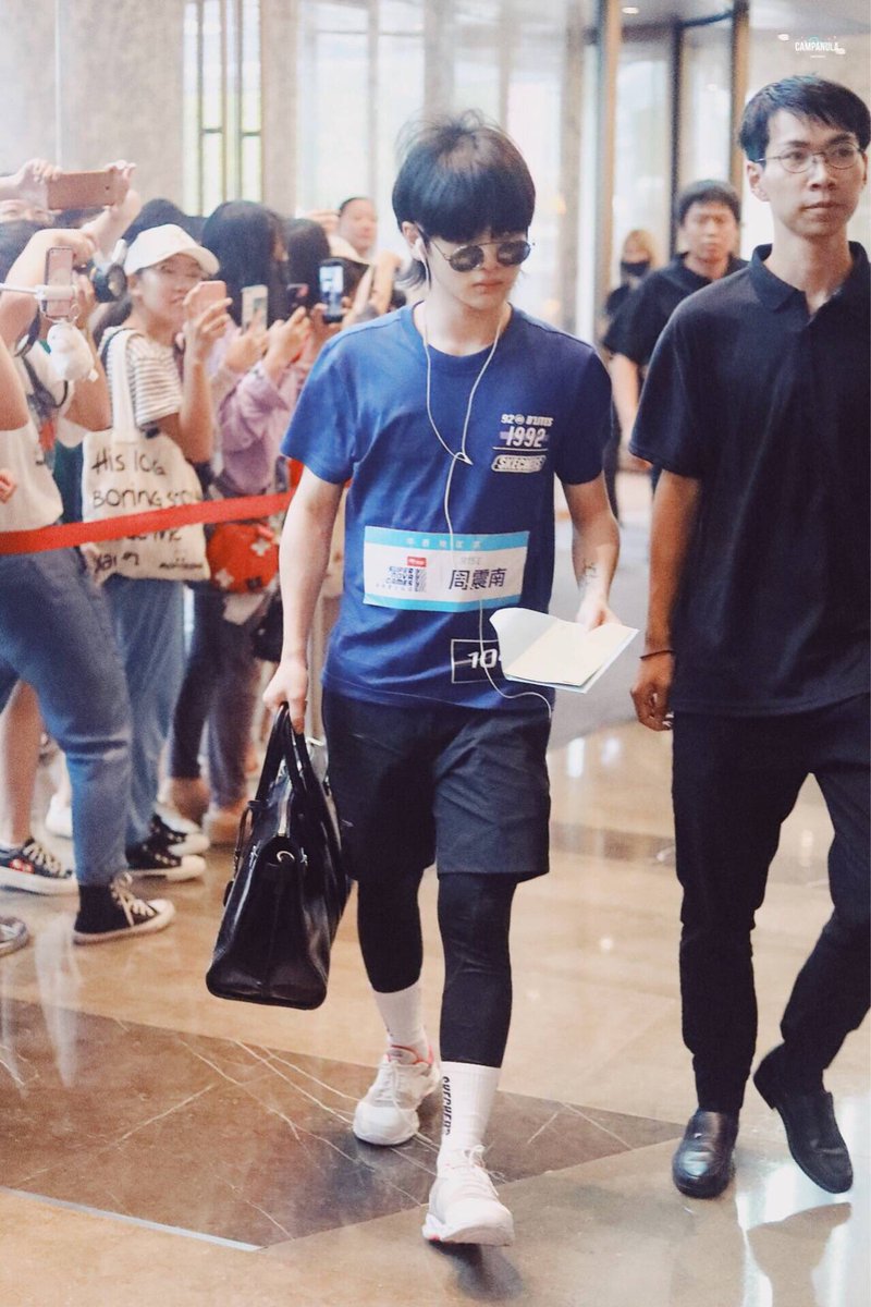 zhouarchives's tweet photo. he looks tired :(( let him rest pls :(( 

cr. Campanula0621_周震南

#zhouzhennan #zhennan #周震南 #南南 https://t.co/ar2R7dg27V