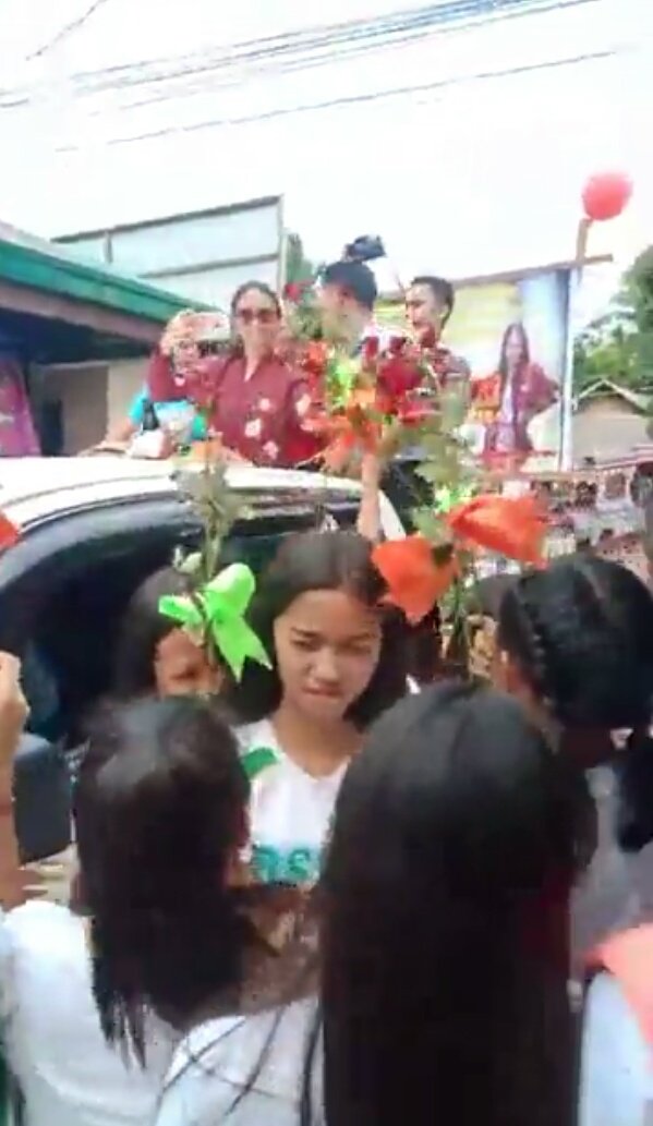 FranciscoJossie's tweet photo. Yung BiniVediohan sya ng lahat tapos sya din ngvivideo sa mga ngsalubong sa kanya... hindi mo talaga makikita na ng iba ang attitude nya after Pbb ganun pa din sya, humble and down to earth.
nakakaproud.

YENQUIRANTE BlessedReturn https://t.co/FuhjxbQ7VE