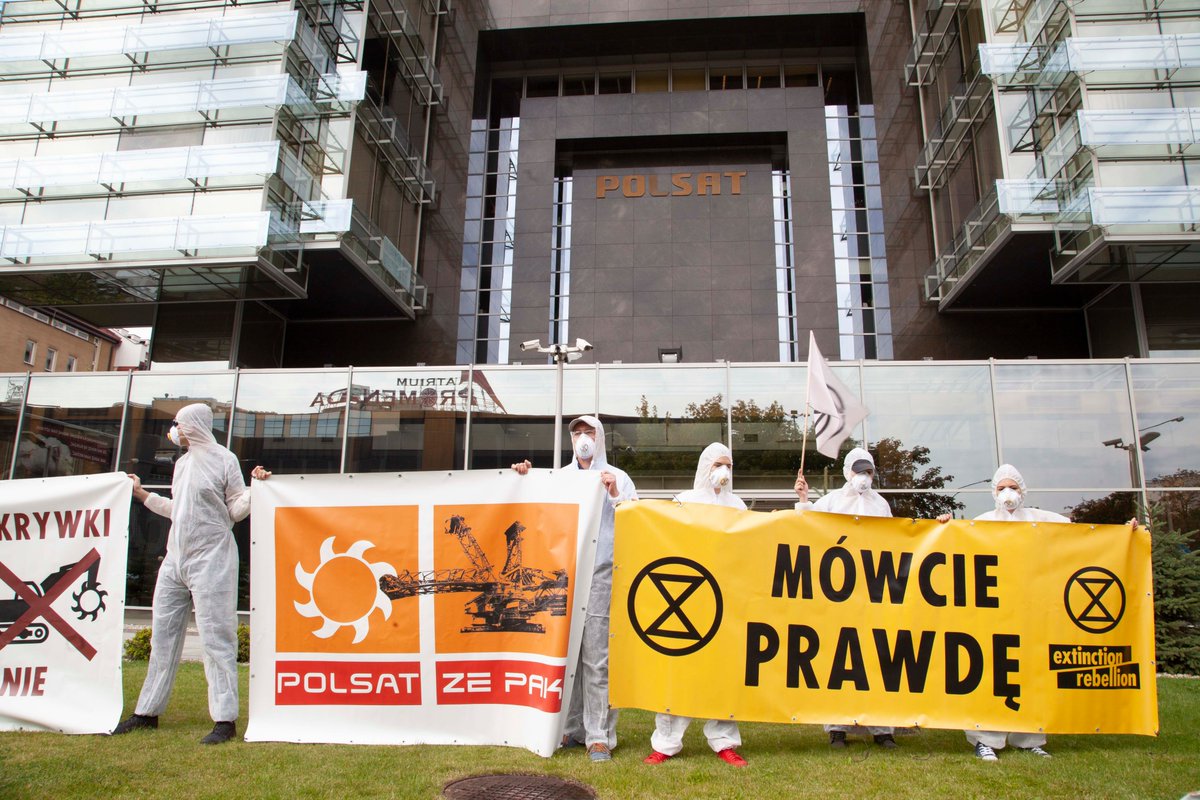 Beyond_Fossils's tweet photo. Anti-coal demonstrations in #Poland are escalating this week, with residents, local governments and activists gathering outside the HQ’s of #ZEPAK & #Polstat to protest against lignite https://t.co/KlUe9aFMVM