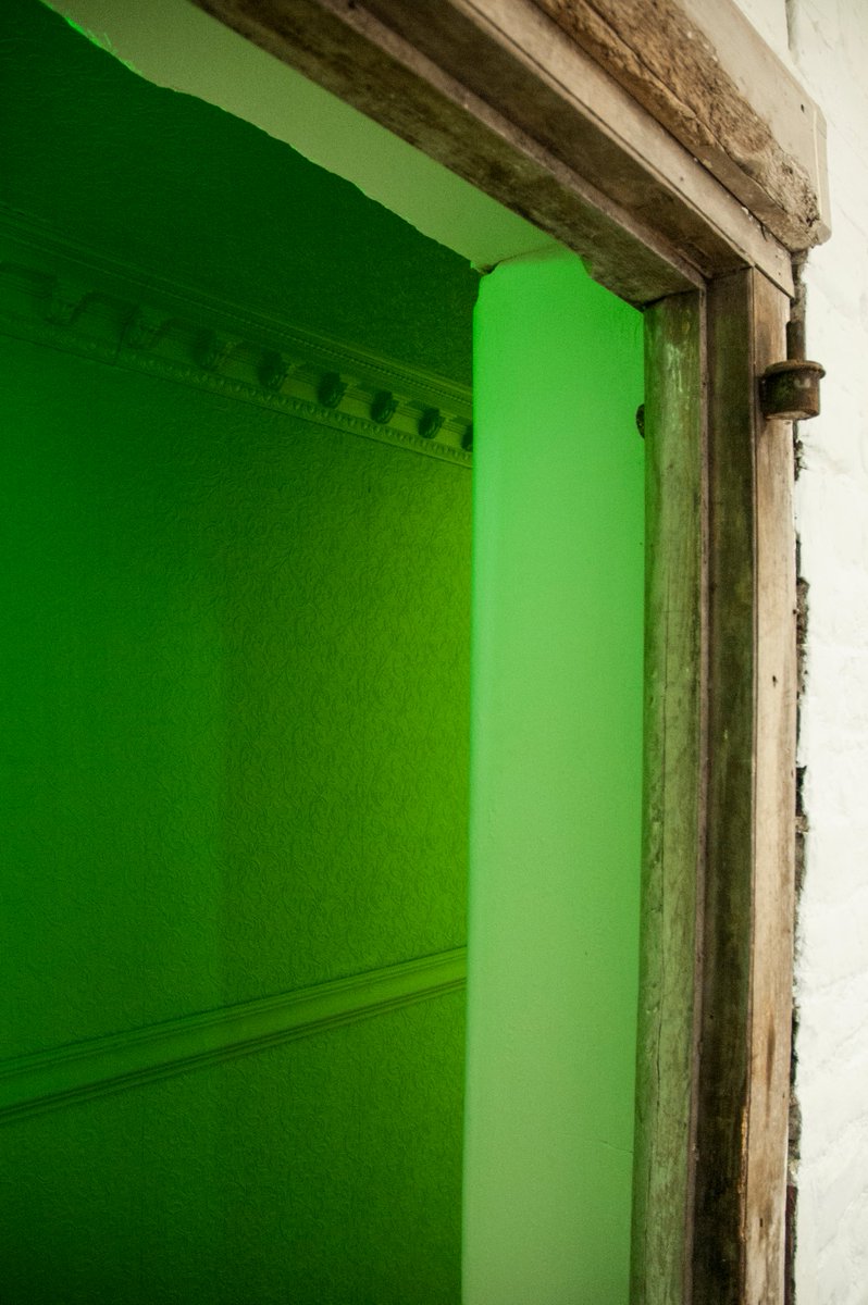 MjTurner_'s tweet photo. I made an IRL version of a digital shortcut/hyperlink in green screen green, overloaded with ornate cornicing and floral wallpaper, for the @OAN_HQ summer show. The launch event is taking place on Saturday afternoon: https://t.co/6OZqKIzoDt  @GoodnestonePark @ArtRabbit
#other https://t.co/Mc2JwQhjwb