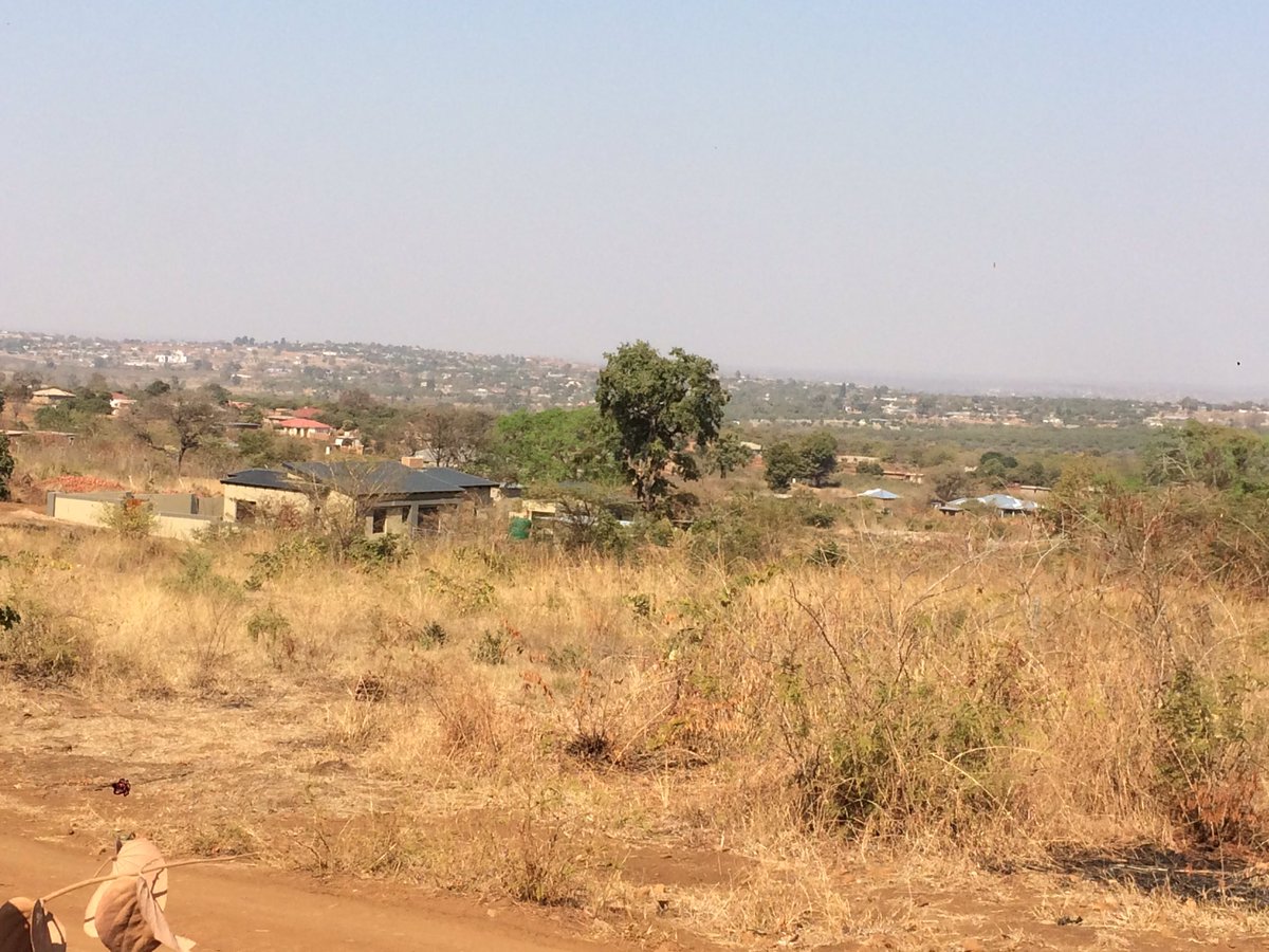 Thakhani_R's tweet image. 1 hectare land (4 stands) at Mavhunda behind Makwarela selling for R100 000. Call me 072 602 6399