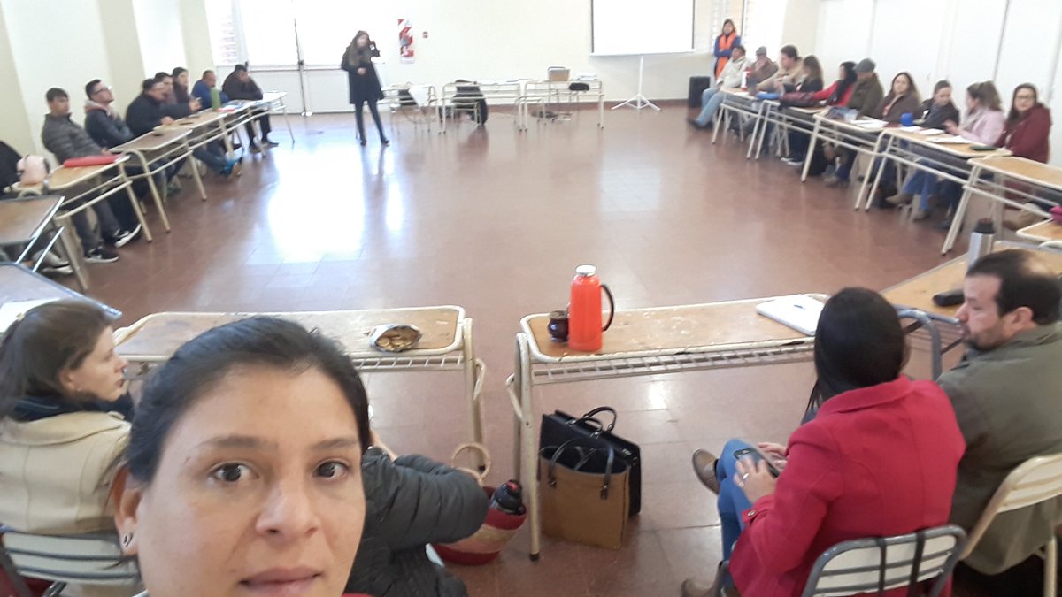 dayana_soledad2's tweet photo. Jornada Institucional. ISFD CECILIA BRASLAVSKY# ARISTOBULO DEL VALLE
@fanyruloff @GBastarrechea @mariluleverberg  @udpm_misiones  @BerentEma @alejschrott @BabiNerea https://t.co/4l5HigQRbr