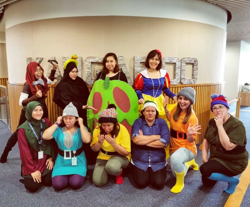 aleeshaspencer's tweet photo. Hi Ho, Hi Ho, it's off to school we go! What a truly collaborative team looks like during bookweek #weareais #cognitaway https://t.co/svKsRJuWdq