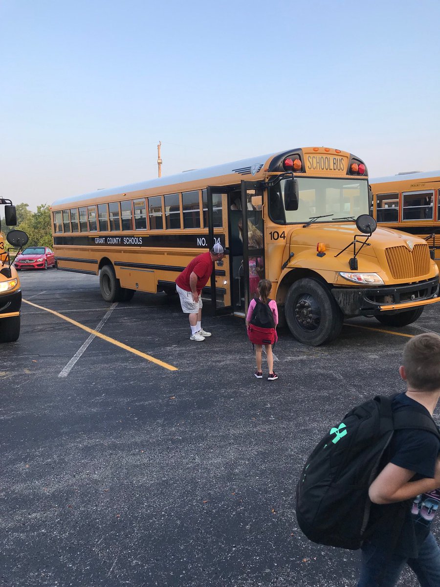 JenniferatGrant's tweet photo. A great beginning at MCE for the 2019-2020 school year! Our drivers are the BEST and we appreciate their wonderful service to our students. #buildingrelationships #GCActGoDo #letsgetthisyearstarted! https://t.co/hyazm2RG6m