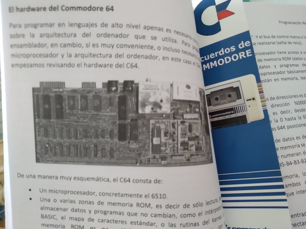joan_petitjoan's tweet photo. Lectura para este verano... #c64 #CommodoreSpain #programacionretro #recuerdosdecommodore #commodore https://t.co/NaYhRDkvNP