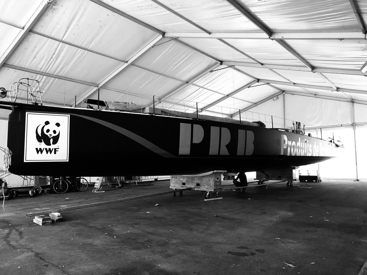 Team_Holcim_PRB's tweet photo. 🛠 Le chantier bat son plein du coté de Port-la-Forêt où l’@ImocaGS PRB subit une révision complète en vue de la @TransatJV_fr ! 
Mât, foils, électronique... rien n’échappe à l’œil expert de l’équipe technique 👀 https://t.co/rCTKmgNj5F