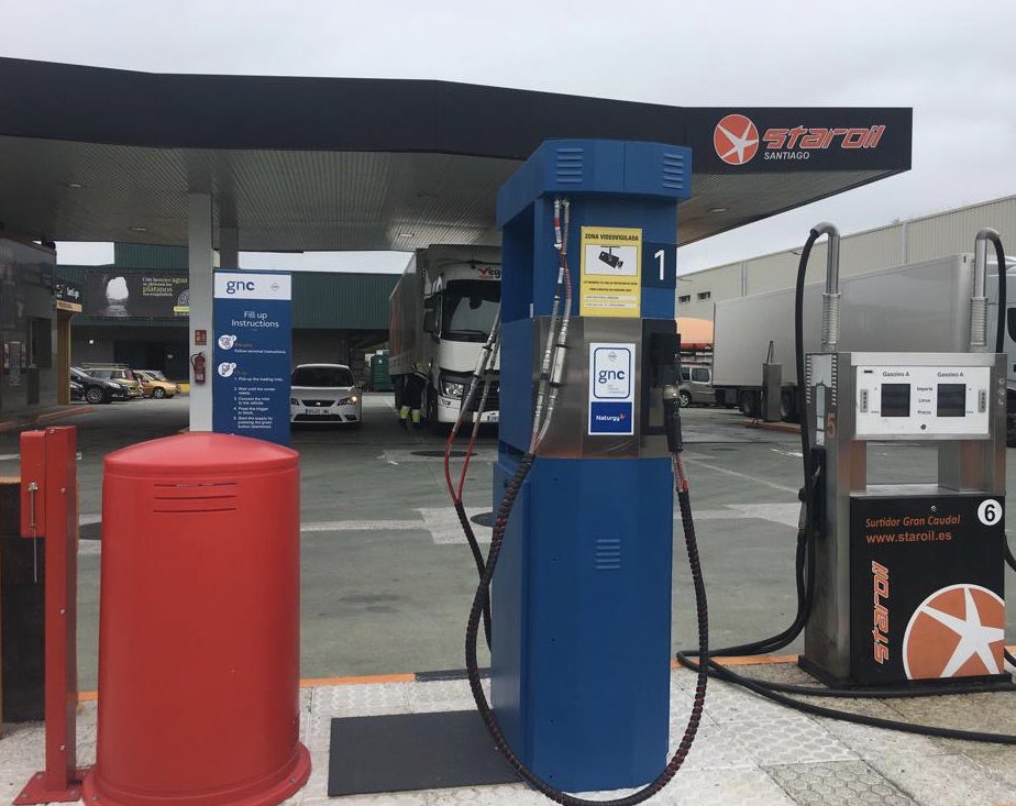 gasandgoinfo's tweet photo. ESTACIÓN GNC EN SANTIAGO DE COMPOSTELA.
Hoy hemos puesto en servicio la estación de GNC en STAROIL en la puerta de MercaGalicia . Proyecto desarrollado para NATURGY .Ya podemos disfrutar de otro punto de repostado de GNC en Galicia @gasandgoinfo https://t.co/u6TfehV072