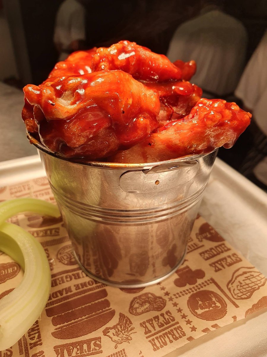 Don't miss the UEFA Super Cup Final TONIGHT! Hogs and Heifers will be playing it on their many TVs and Giant screens! Not to mention the best burgers in town and wings + fries for just €10!

Message them now to book in!