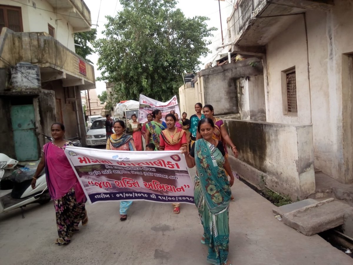 મોડાસા નગરપાલિકા ખાતે જળ શક્તિ અભિયાન અંતર્ગત તા: ૧૩/૦૮/૨૦૧૯ના રોજ વોર્ડ નં ૦૧ માં  સ્વ સહાય જૂથની બહેનો દ્વારા રેલી યોજવામાં આવી હતી. ત્યાર બાદ બહેનોને વરસાદી પાણીનો સંચય કેવી રીતે કરવો અને પાણીનો ઉપયોગ કેવી રીતે કરવો તે અંગે વિગતવાર માહિતી/સમજણ આપવામાં આવી હતી.