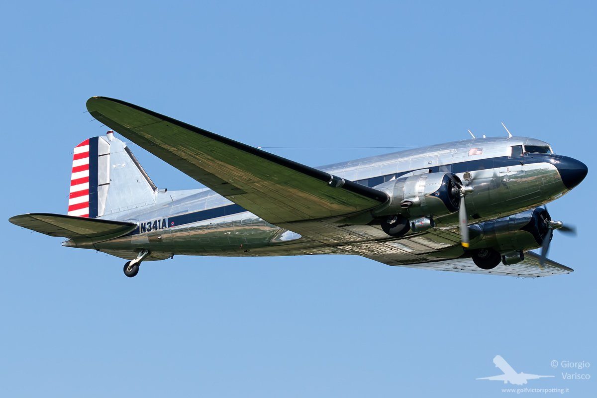 One of @DDaySquadron 's DC-3 at FlyParty 2019. #avgeek #planespotting #aviation