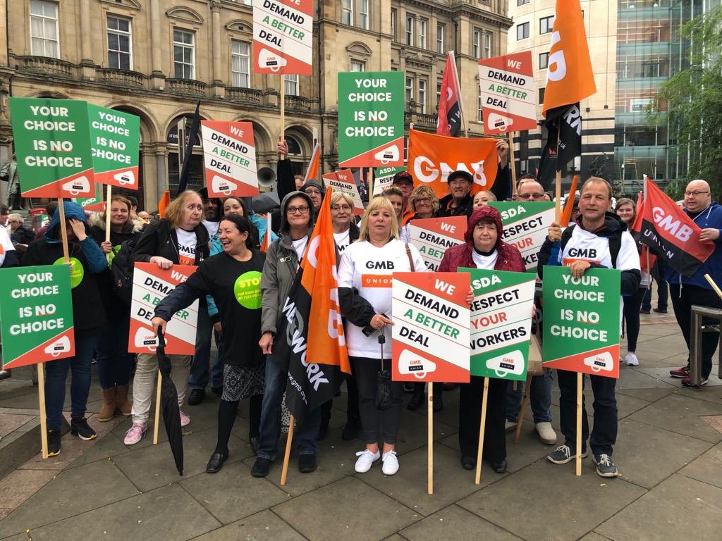 GMBMidlands's tweet photo. Asda bosses think that by threatening workers with the sack, they’ll be able to force people onto a worse contract

Our amazing #Asda members have arrived in Leeds to show them that they are wrong!
#ASDARespectYourWorkers https://t.co/EGuUlzawKO