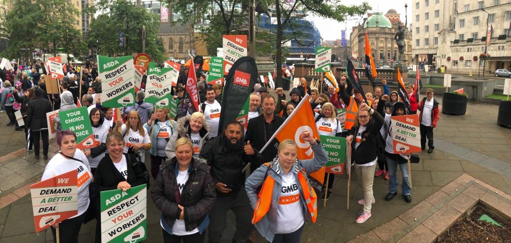 GMBMidlands's tweet photo. Asda bosses think that by threatening workers with the sack, they’ll be able to force people onto a worse contract

Our amazing #Asda members have arrived in Leeds to show them that they are wrong!
#ASDARespectYourWorkers https://t.co/EGuUlzawKO