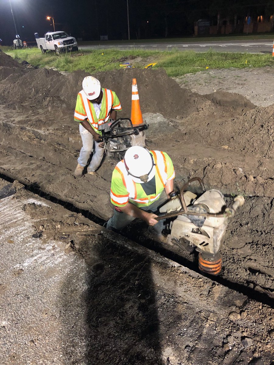 PalmettoCorp's tweet photo. Ronald Dowiotβs crew doing some night work on Hwy 17 in Surfside! Lookinβ good guys!π§π #gradingcrew #palmettocorp https://t.co/xHWJtTro8G