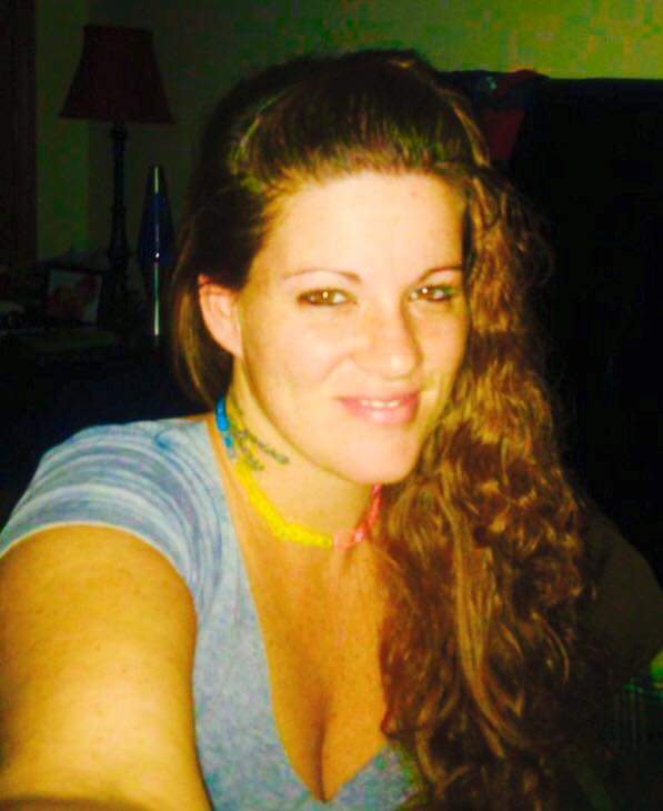 tickles65's tweet photo. My beautiful daughter was murdered yesterday. Killed by a coward. 
I want her back. 
Why did he do this to her? Her 3 kids are without their mom. 
I want her back. https://t.co/Jb9xRnX671