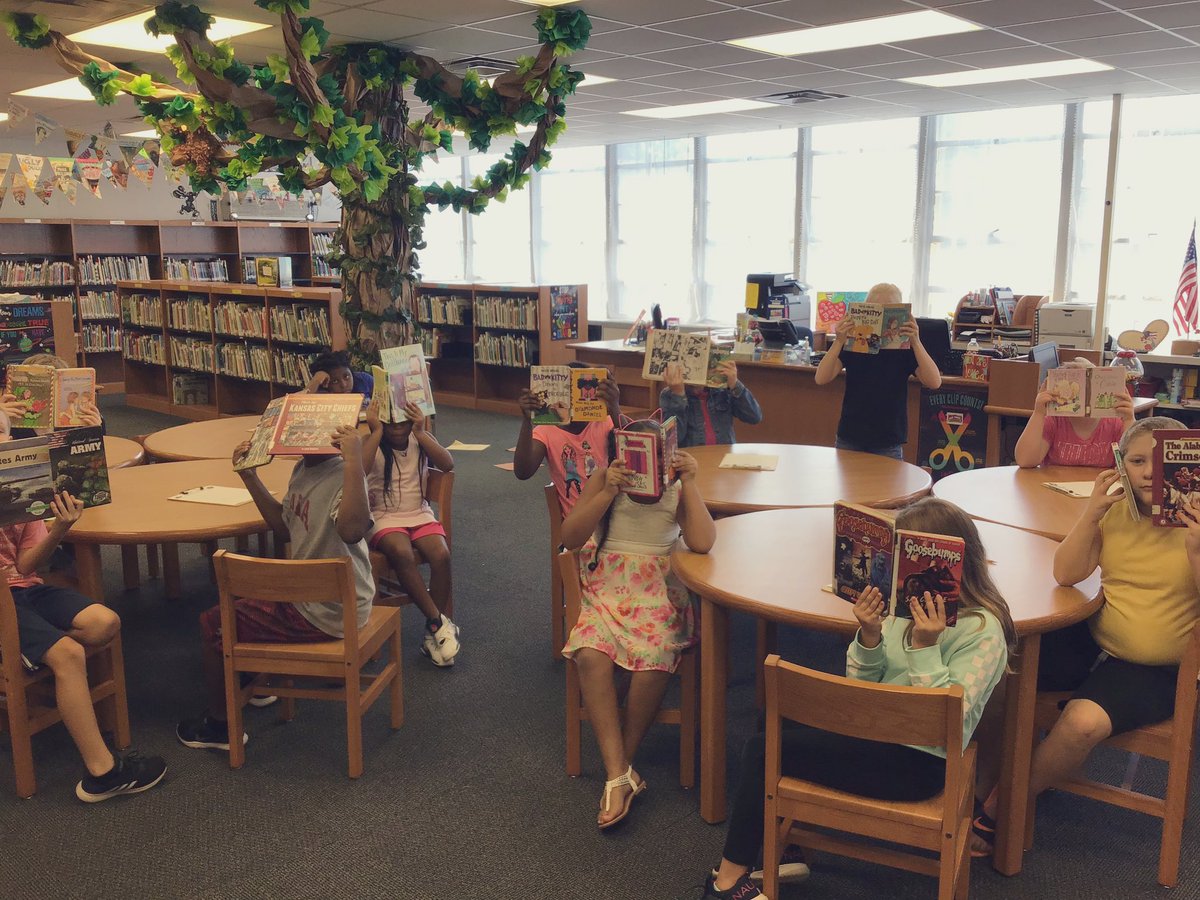 Putting some great books in the hands of our 3rd grade readers! #wildcatsintheLIB <a href="/SESWildcats/">Saks Ele. School</a>