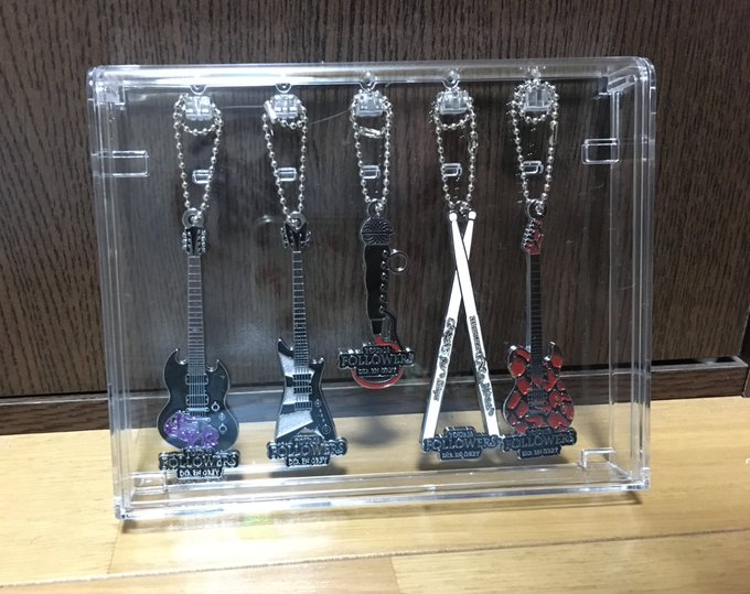 セリアのキーホルダースタンドでキーホルダーをディスプレイ Love100均