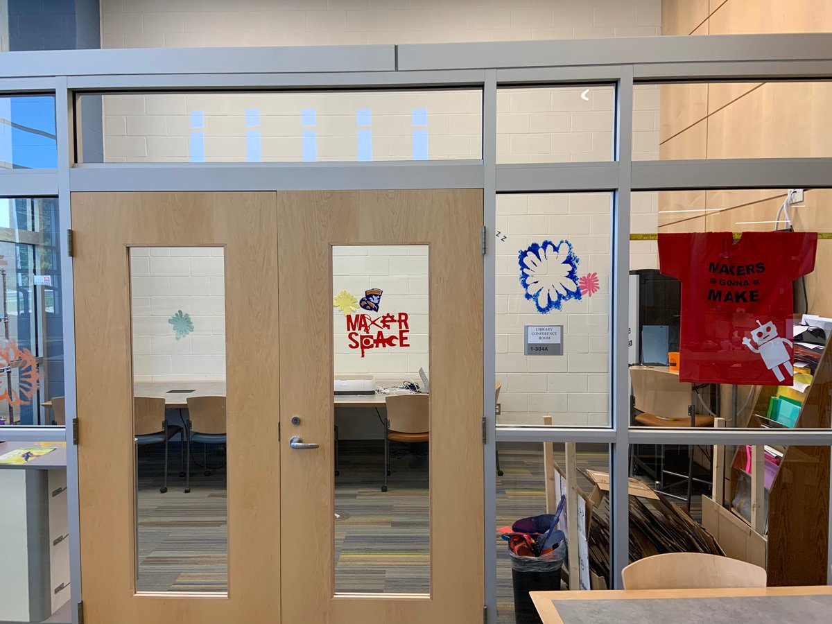 HHSlibrarylcs's tweet photo. Our makerspace has so many fun things. https://t.co/tGV0VoiFXk https://t.co/hPzxEyTsv6