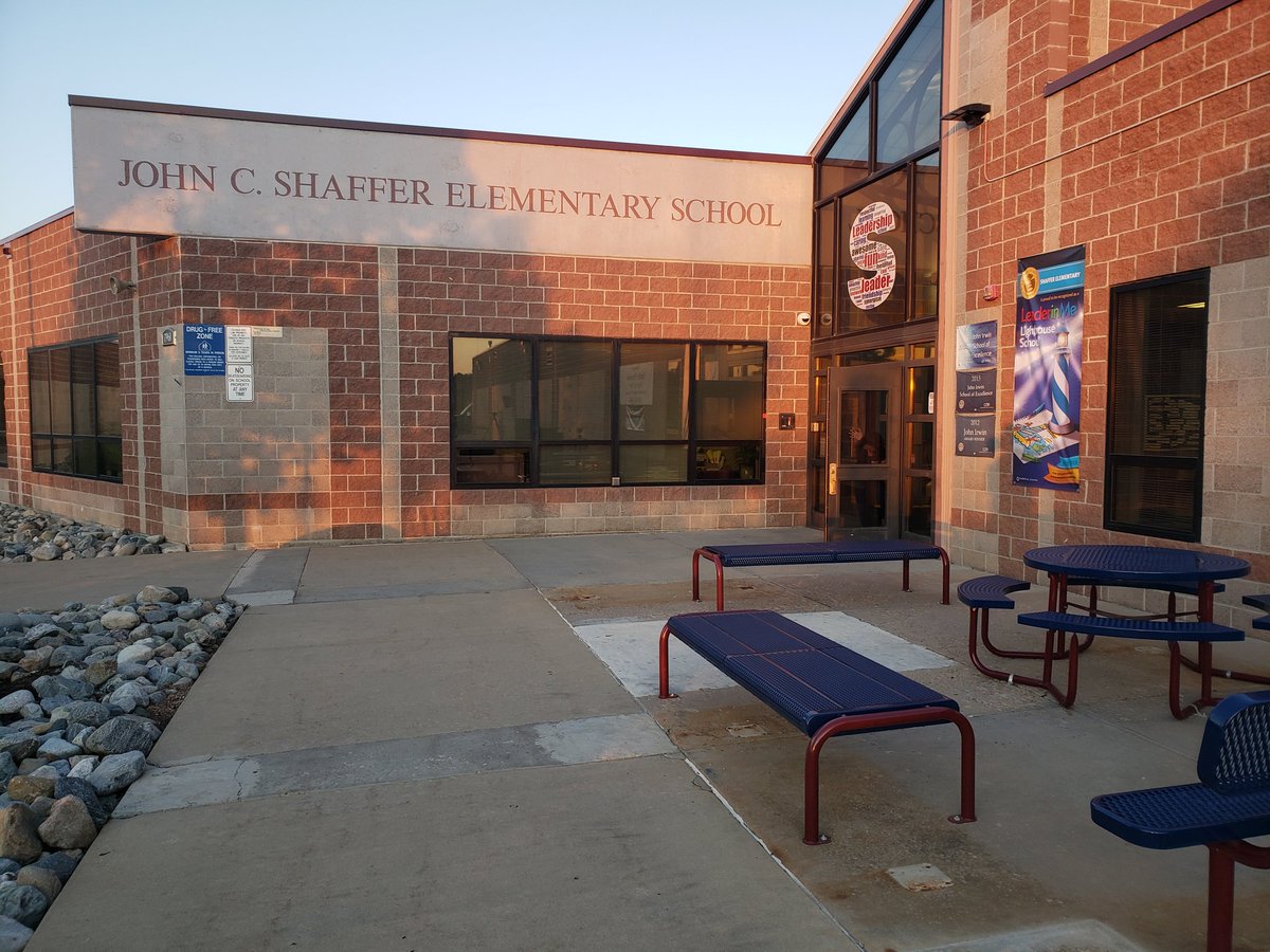 eddierandle's tweet photo. Kids in @JeffcoSchoolsCo head back to class today and we are at @ShafferPioneers where the school was just named a @TheLeaderinMe Lighthouse School!!! Talking to teachers and staff over on ch.20 at 7 @CoreyRoseTV @GShapiro9News #9News #BacktoSchool https://t.co/KXqu5vxX8t