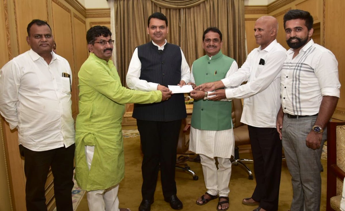 Dev_Fadnavis's tweet photo. Thank you Sadguru Sri Sri Sugar Factory Ltd for contribution of ₹22,00,000 towards #CMReliefFund #MaharashtraFloods https://t.co/WLmwBrAj76
