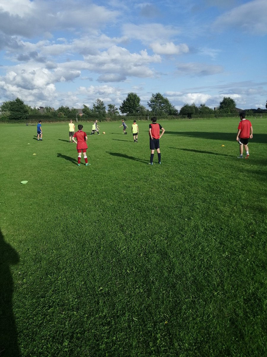 RhosdduU's tweet photo. Another good session last night for the lads alot of ball work at very good tempo things are taking shape https://t.co/v9cC198DID