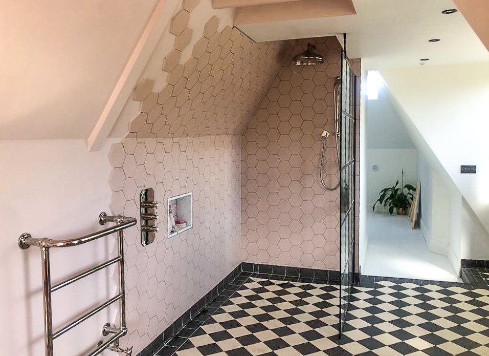 Cambabestltd's tweet photo. Happy customer - statement bathroom piece using a Hurlingham bath.

#YourDreamDathroom #CopperBath #HurlinghamBaths #BathroomInspiration #LuxuryBathroom #MasterBathroom #InteriorDesign #BathroomsofInstagram
#HomeStyle #InteriorInspo #DesignInspiration

https://t.co/NNiGeQu7Fa https://t.co/IhyCziA3gW