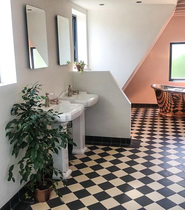 Cambabestltd's tweet photo. Happy customer - statement bathroom piece using a Hurlingham bath.

#YourDreamDathroom #CopperBath #HurlinghamBaths #BathroomInspiration #LuxuryBathroom #MasterBathroom #InteriorDesign #BathroomsofInstagram
#HomeStyle #InteriorInspo #DesignInspiration

https://t.co/NNiGeQu7Fa https://t.co/IhyCziA3gW