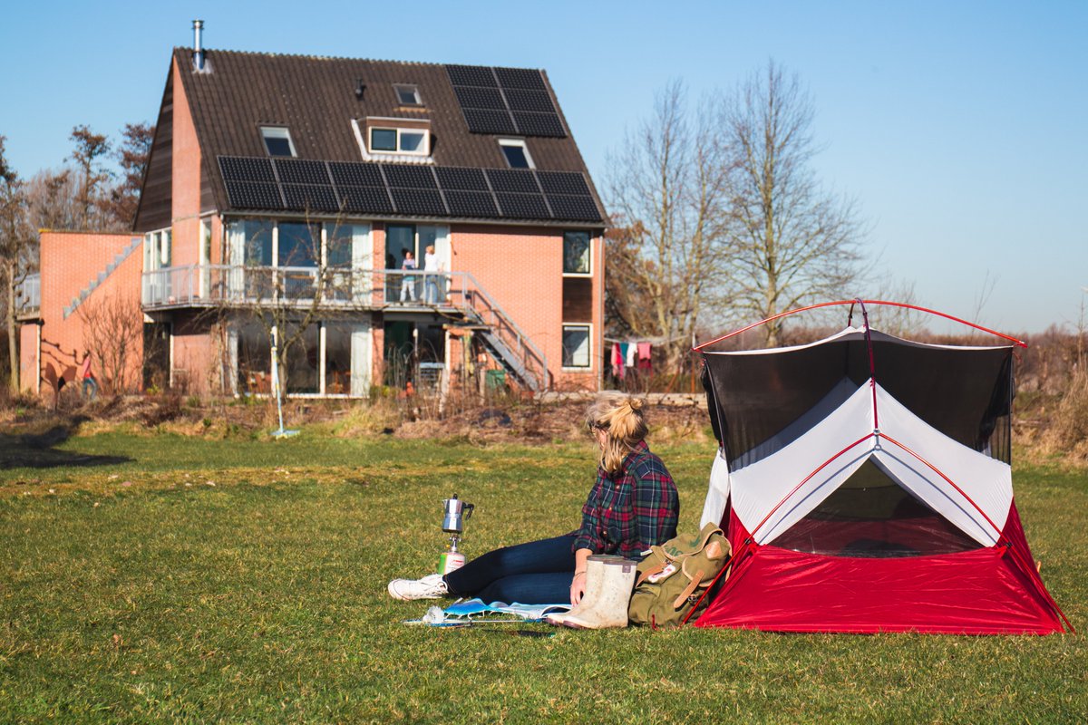 Campspacecom's tweet photo. @telegraaf Jay-Z en Will Smith investeren in Amerikaanse camping-app... Wij winnen de strijd in Europese markt!  https://t.co/pX8HMMsFkF https://t.co/bLKbJ0G2qh