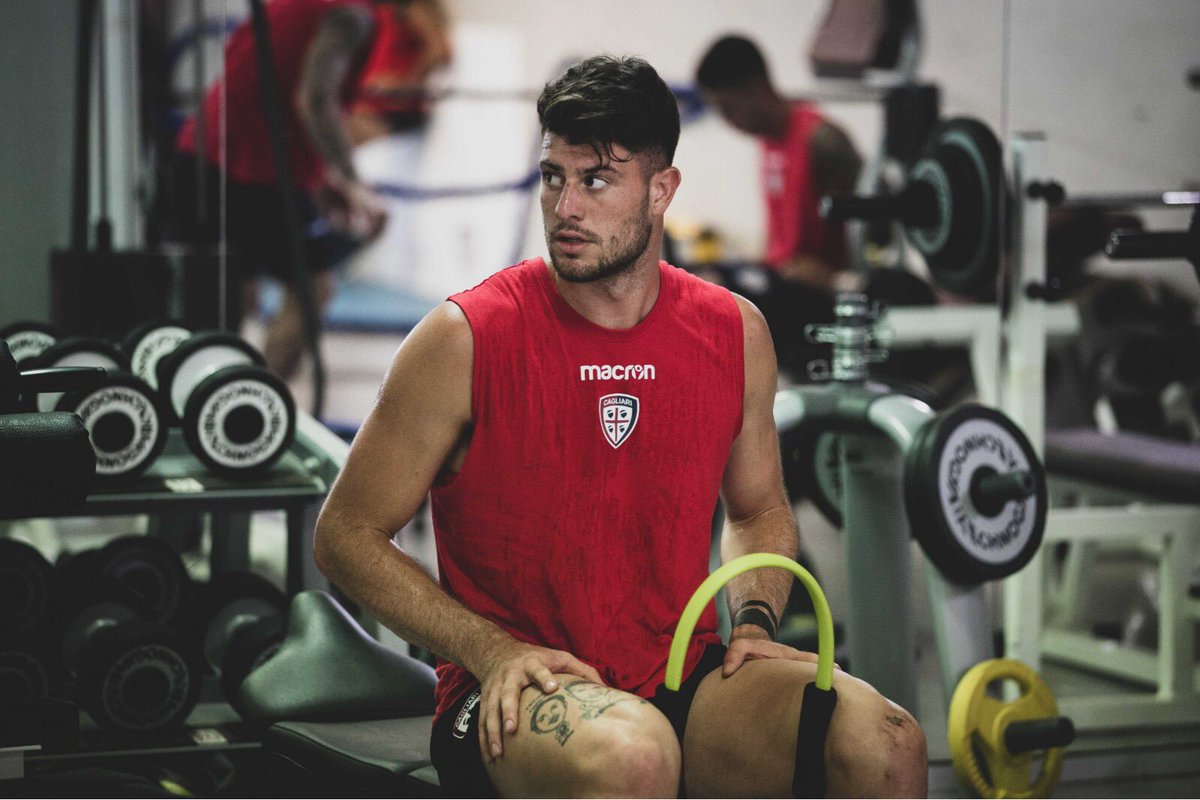 AlbertoCerri27's tweet photo. Continua la preparazione! Pronti per questa stagione 🔴🔵 #training #focus #forzaCasteddu https://t.co/aq9m0iKIGL