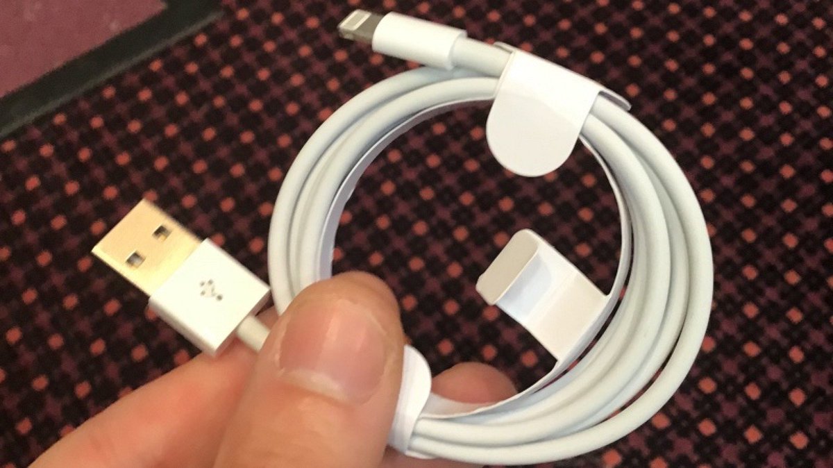 LaurelLeafChat's tweet image. 🤬⚠ Security Researcher Develops Lightning Cable That Gives Hackers a Way to Remotely Infiltrate Your Computer 🔗 macrumors.com/2019/08/12/hac…
#applemac #machack #cablehack #cybersecurity #scammers #infotechnology #technology #remotehack #cyberfraud #cyberaware #appleproducts #apple