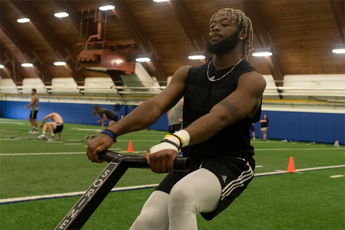 ApostleFrank's tweet photo. Well Worth the "WEIGHT!" - UD Players still grind'in to the Season's Kickoff! Just 15 more days left before Opening Day! #DemBurtonBoyz #95NoEzPass #ReRoutingRiah #NeverSatisfied #RiahsIsland #ChipMinded https://t.co/CtYsJVNEZj