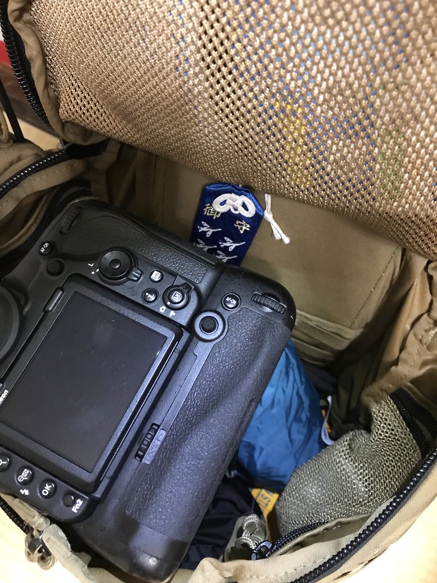 ひゅうが 緩衝材はタオル 服等でカバーしてます カメラ専用バッグ に比べると心配になるかもですが 普通に丁寧に扱えば壊れることは無いと思います 壊れるときはカメラ専用バッグでも壊れるでしょうし