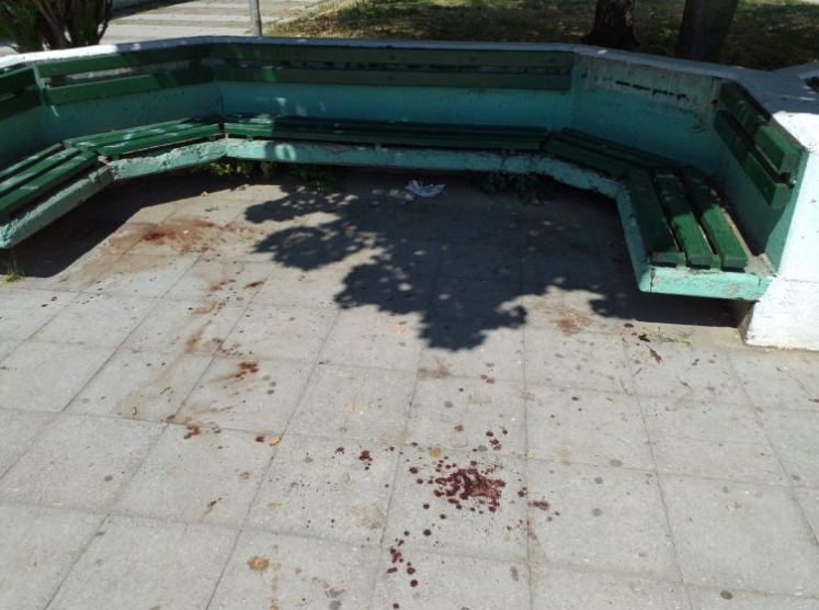 Секој ден поминувам тука. Едно од највеселите места во Ново Лисиче. Полно со деца во секое време, стари вртат муабети, подолу се игра  фудбал... Зошто би се мкнел од Чаир да направиш пакост тука? Клети луѓе...