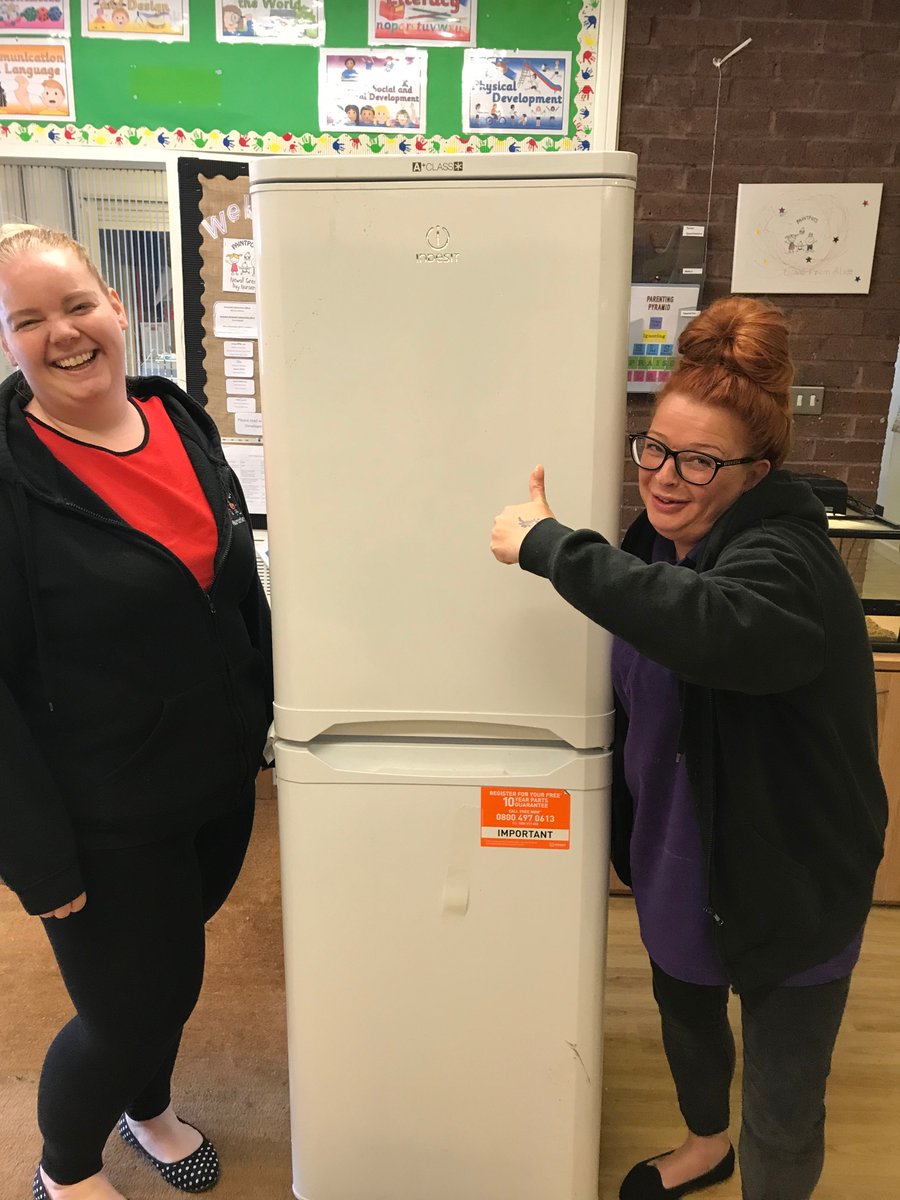 CaseyCompanies's tweet photo. We're currently working with @wythenshawe_chg on a supported living facility in Wythenshawe. Today we made a special delivery of a new fridge/freezer to the local PaintPots nursery, to the delight of the staff #improvinglives #loveconstruction #keepitchilled https://t.co/u5pMg564AY