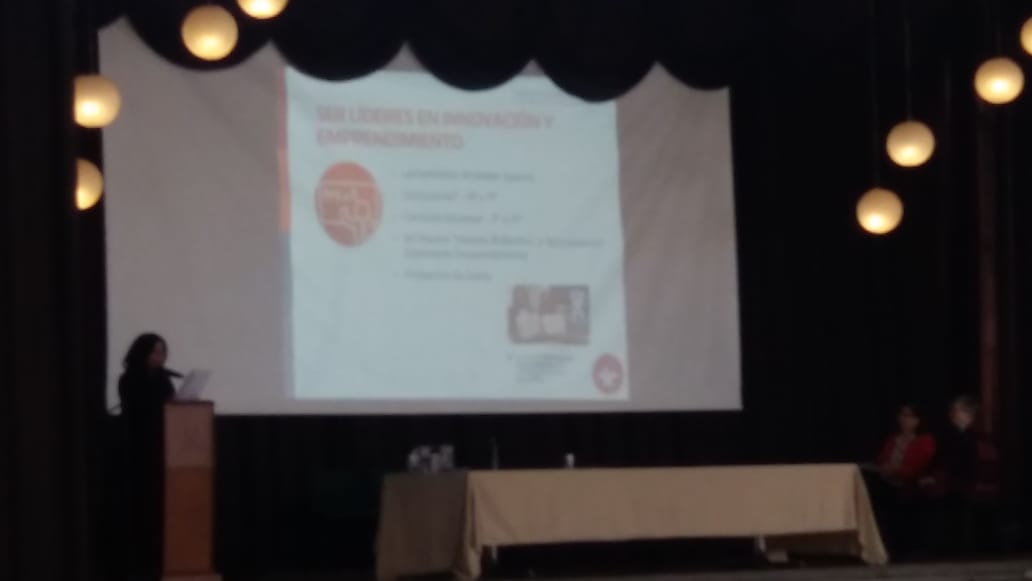 colstafrancisca's tweet photo. Empezó la #ReuniónInformativa, para padres de familia, inicio del año escolar 2019-2020. Posteriormente, una breve Asamblea Extraordinaria de #Asopadres y para terminar, información por nivel en cada salón. https://t.co/FFnFhT9a4j