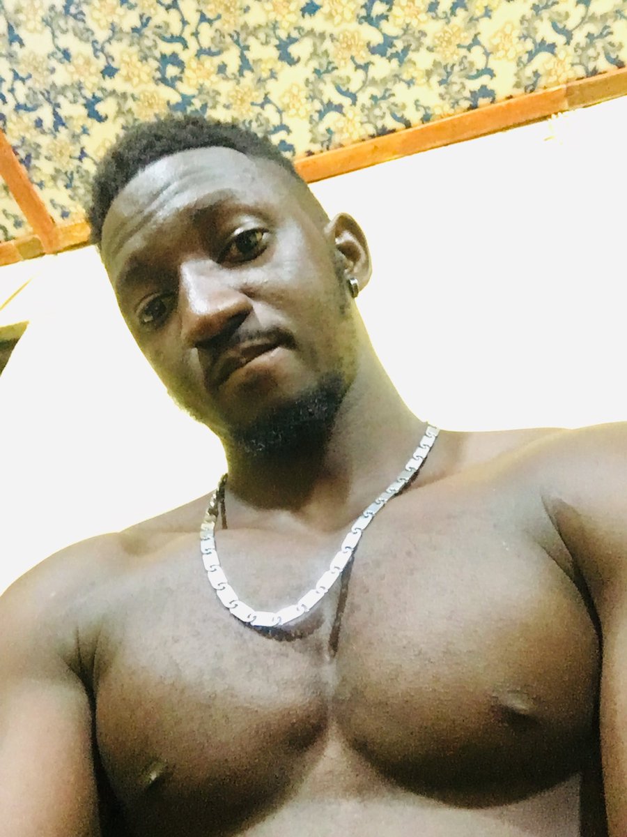 Goviz2's tweet photo. Nothing is faking here everything is natural mein....that type chest if u want it just see me for workout. Hitting the gym hard, dey b like hey handsome i love ur shape.🤔 #MadChapter.. https://t.co/OyNbmRsfCQ