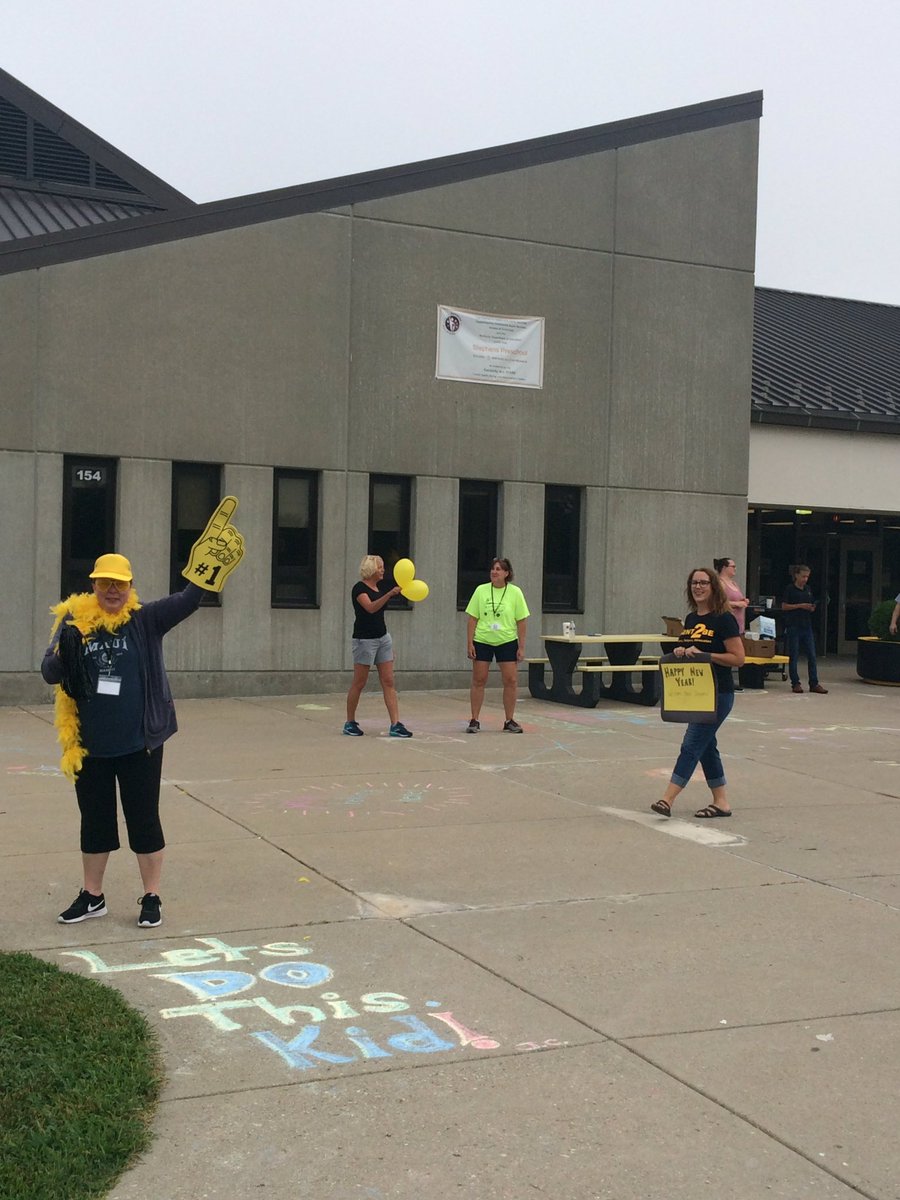 LLBBCS's tweet photo. #Boone2020 Stephens Elementary welcoming their students on day one! Good luck Principal Barwell and Short! https://t.co/QGUxORLBfU