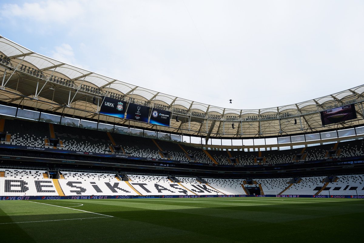 ChampionsLeague's tweet photo. #ComeToBesiktas 😉

#SuperCup 🏆 https://t.co/P0fA12UIbf