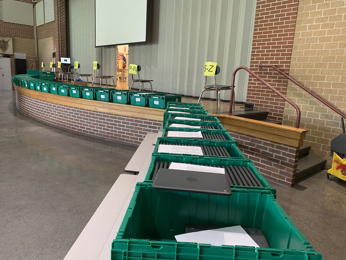 CarverBands's tweet photo. Deployment day excitement!! Can’t wait to see the new devices tagged with a Carver band sticker!! @CarverMSCougars https://t.co/NB9OdLvSVZ