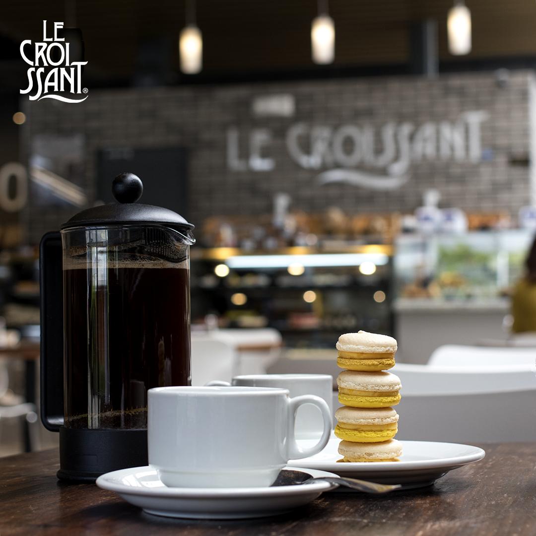 LeCroissantSV's tweet photo. Acompaña tus macarons con un buen café. #ViveLaFrance https://t.co/6H1suId3iX
