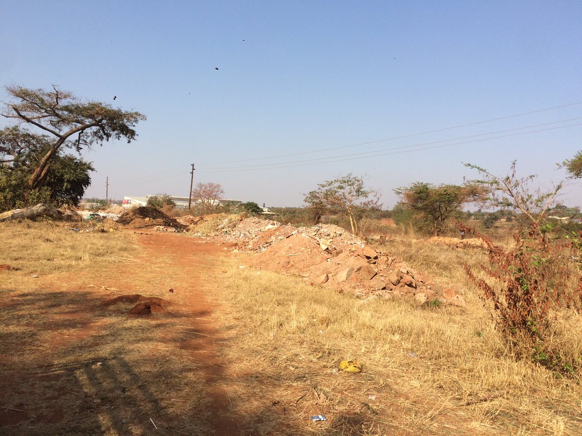 Thakhani_R's tweet image. 5000 m² business stand on Punda Maria road between Thavhani Mall and Phangame Shopping center Thohoyandou. R5 million