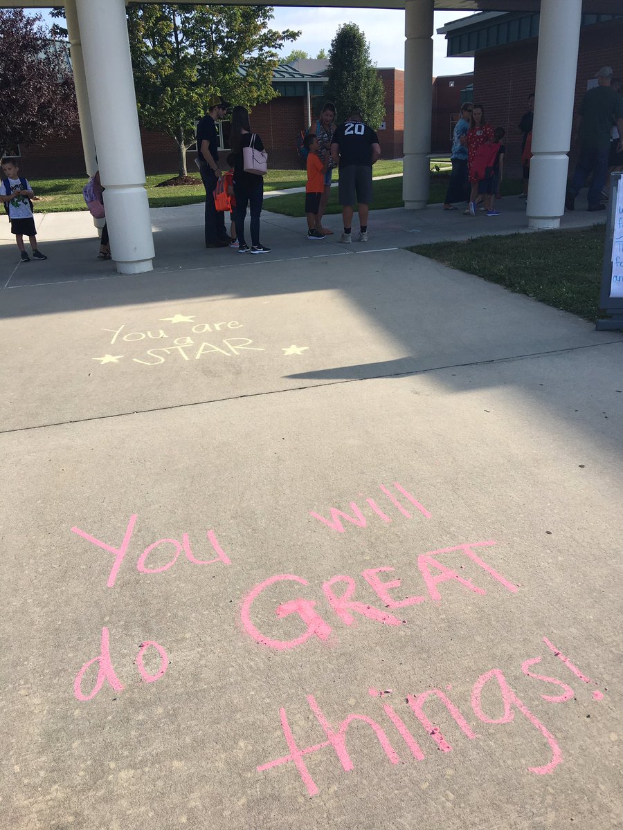 KatharineJax's tweet image. AES families are lined up and ready for an awesome school year!  #MCPSFirstDay @mcps_va  @AESstars
