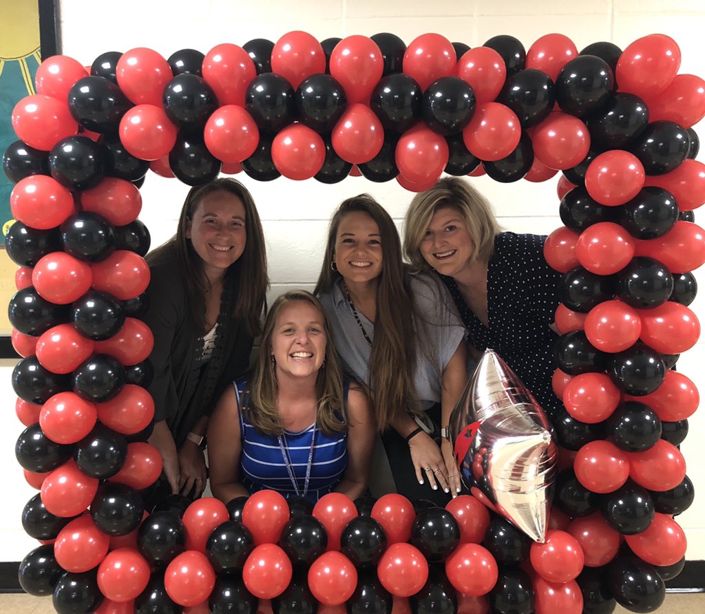 nullfirstie's tweet photo. Kindergarten team is ready for the First Day of Kindergarten! @ms_lair @rocketkinders @Rosehill512 #rockets512 https://t.co/UlevO5rJ7N